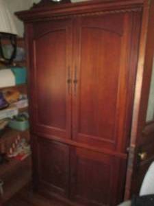 lot 134 image: Large 4-door Multimedia  Entertain...