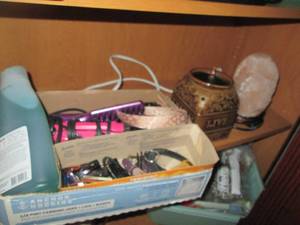 lot 137 image: Content of shelving unit to include...