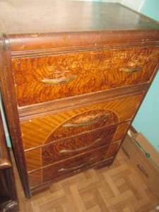 lot 141 image: Vintage Wood tigers eye style 4-dr...