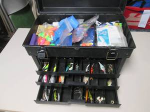 lot 361 image: Large tacklebox containing a variet...