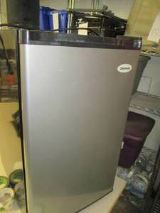 lot 362 image: Chefmate Mini fridge with brushed S...