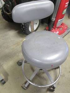 lot 0369 image: Vintage swivel stool