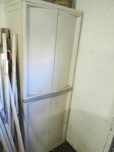 lot 378 image: 5.5ft Rubbermaid style 2-door stora...