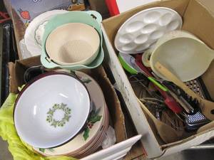 lot 383 image: Hand painted Canterbury Potteries ...