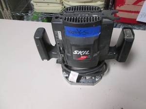 lot 411 image: Skil 1.5HP plunge router...