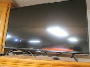 lot 426 image: 44 TCL Flat screen TV...