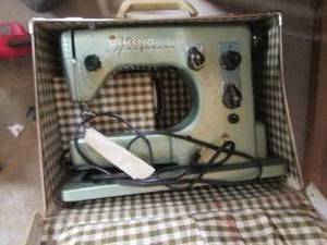 lot 428 image: Viking Husquevarna sewing machine i...