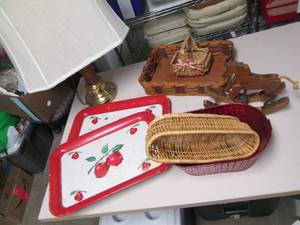 lot 450 image: small housewears baskets lamp...