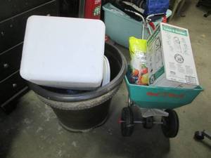 lot 451 image: lawn spreader planters chemical spr...