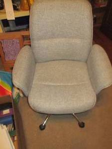 lot 181 image: Swivel office chair
