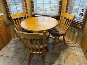 Round Kitchen Table with 3 Chairs