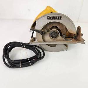 lot 7 image: Dewalt DW368 7 14 Circular Saw Tested Works Some Damage On Cord