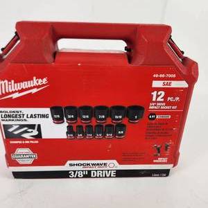 lot 28 image: New Milwaukee 12 Piece 38 Drive Impact Socket Kit 6 PT Standard 49-66-7005