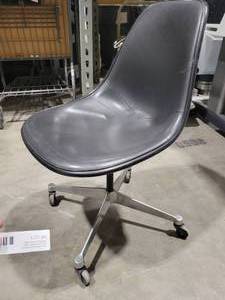 Herman Miller Chair (542437) Black Rolling Chair