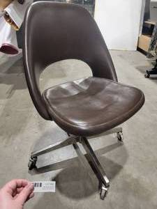 lot 25 image: Knoll Office Chair (543603) Brown Rolling Chair