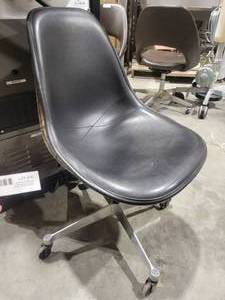 lot 30 image: Herman Miller Chair (543607) Black Office Chair
