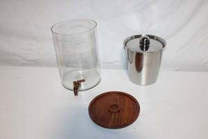 lot 8 image: Glass Beverage Dispenser with Wooden Lid and Stainless Steel Ice Bucket