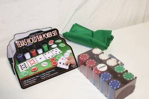 lot 10 image: Cardinal Professional Texas Holdem Poker Set with Chips, Cards, and Green Felt