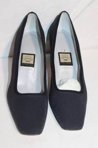 lot 14 image: Womens Viva Navy Blue Heels Size 8.5 with Leather Sole