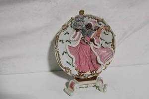lot 22 image: Vintage Santa Claus Wall Plaque with Stand