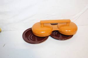 lot 37 image: Vintage Orange and Brown Double Casserole Holder with Handle