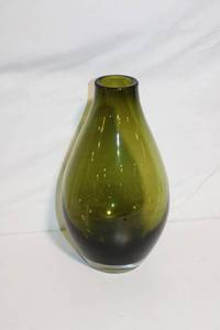 lot 43 image: Green Art Glass Vase 12 Tall