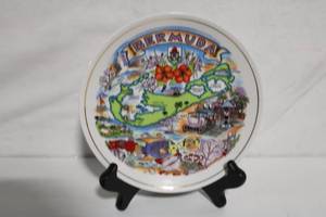 lot 44 image: Bermuda Souvenir Collector Plate with Stand