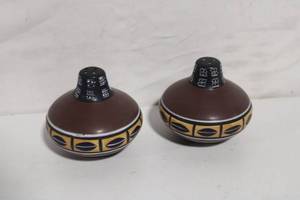 lot 50 image: Set of 2 African Inspired Salt and Pepper Shakers