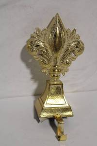 lot 53 image: Gold Decorative Wall Hook Ornament