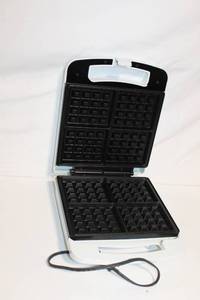 lot 55 image: Toastmaster Belgian Waffle Baker in White