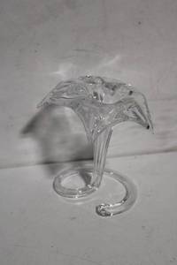 lot 56 image: Handcrafted Clear Glass Floral Vase