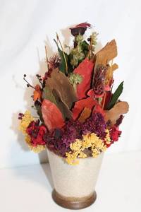 lot 73 image: Decorative Arrangement of Dried Flowers in Ceramic Vase