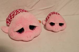 lot 95 image: Beanie Babies Pink Turtle Plush Toy Set