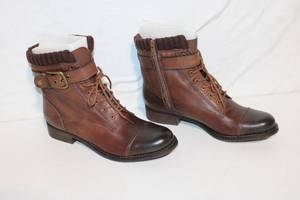lot 100 image: Pair of Brown Leather Ankle Boots with Knit Cuffs - Size 8.5M