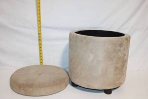 lot 173 image: Round Beige Ottoman with Removable Lid and Storage