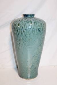 lot 203 image: Elegant Blue-Green Ceramic Vase with Speckled Design