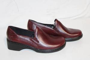 lot 224 image: Clarks Burgundy Mulberry Shoes Size 8.5 M