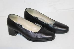 lot 245 image: Ladies Black Spring Leather Shoes Size 8 12 B