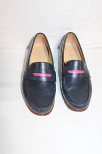 lot 251 image: ChuHsien Jenny Loafers in Black with Pink Accent Size 8.5