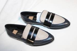 lot 255 image: Dolce Vita Umbria Navy Leather Loafers Size 8.5