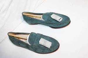 lot 258 image: Pair of Cole Haan 8 12 B Green Loafers
