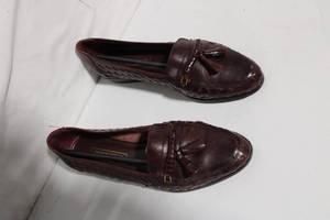 lot 261 image: Andrew Geller Boutique Wine Loafers, Size 8 12
