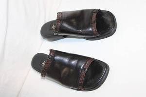 lot 263 image: Etienne Aigner Womens Black Leather Slide Sandals Size 8.5