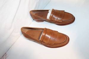 lot 267 image: Cole Haan Mens 8.5 Leather Loafers with Fringe Detail