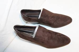 lot 278 image: Pair of Donald J Pliner Expresso Suede Elastic Shoes
