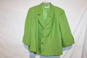 lot 311 image: Tahari Arthur S. Levine Green Jacket, Size 22W
