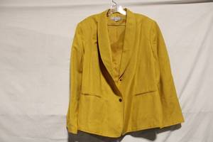 lot 314 image: Womens Tahari Arthur S. Levine Yellow Blazer, Size 20W