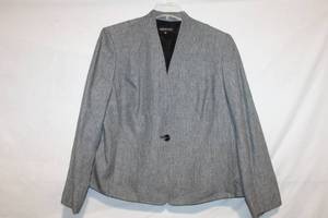 lot 315 image: Womens Gray Textured Blazer with Single Button Closure