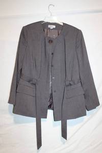 lot 326 image: John Meyer Womens Size 18W Grey Blazer
