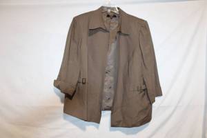 lot 332 image: Womens Alex Marie Blazer Size 18W in Brown